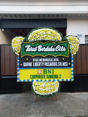 Papan Bunga Duka di Kelam Tengah