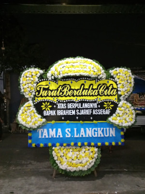 Papan Bunga Duka di Kelam Tengah